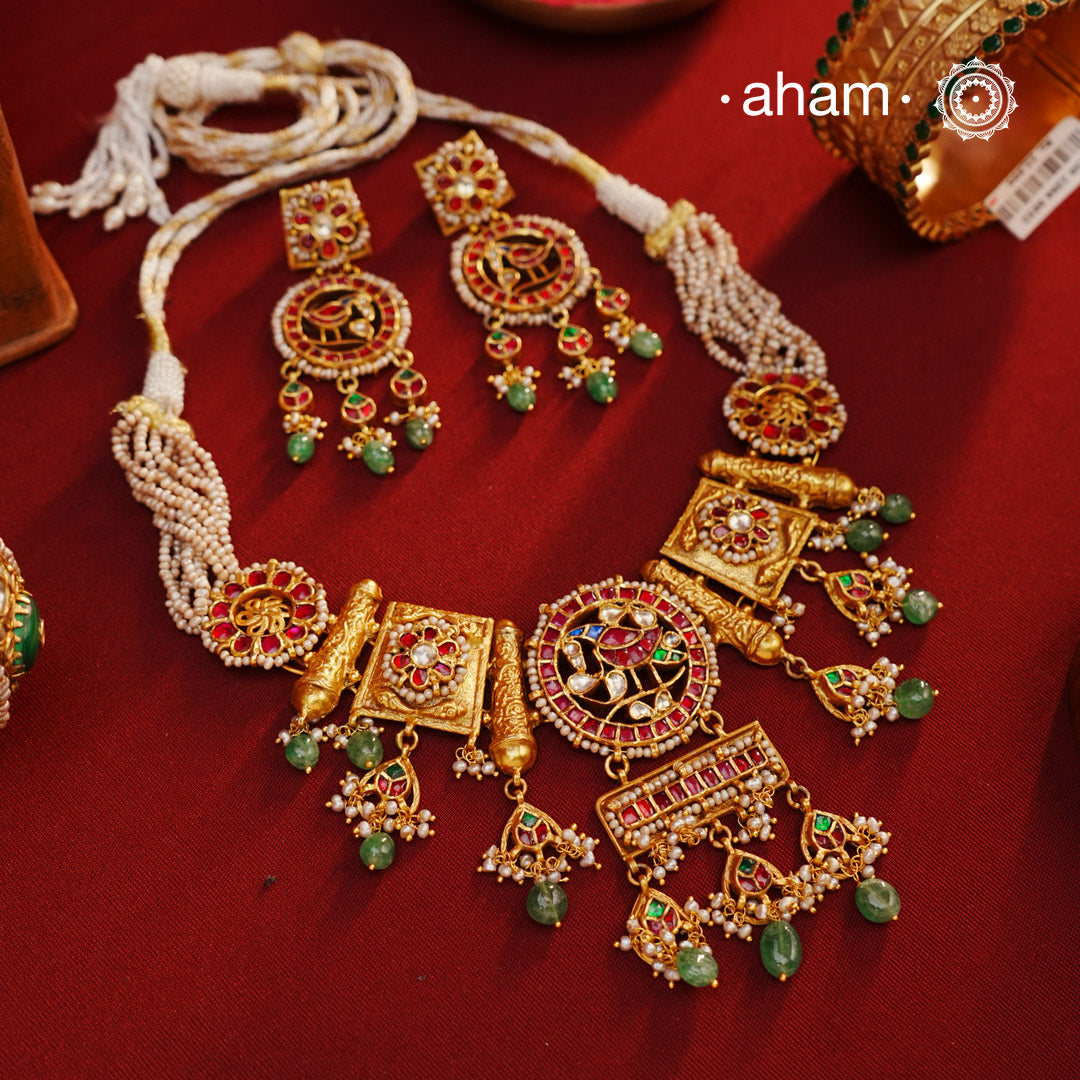 Exquisitely elegant, the heritage collection features traditional motifs and intricate kundan jadau work on gold-plated 92.5 silver jewellery, a reflection of the rich culture of India. This collection is perfect for brides and bridesmaids.
