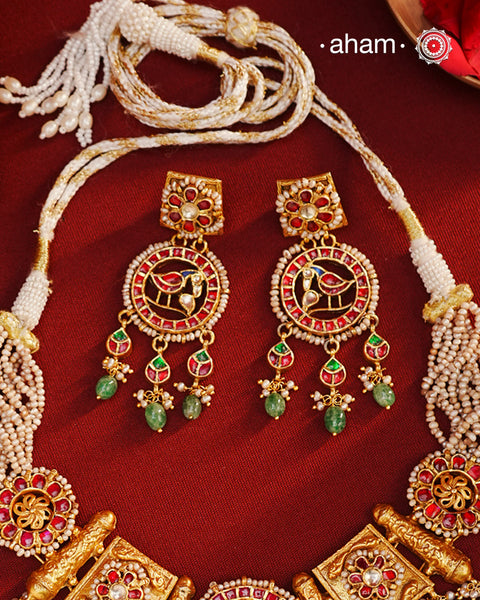 Exquisitely elegant, the heritage collection features traditional motifs and intricate kundan jadau work on gold-plated 92.5 silver jewellery, a reflection of the rich culture of India. This collection is perfect for brides and bridesmaids.