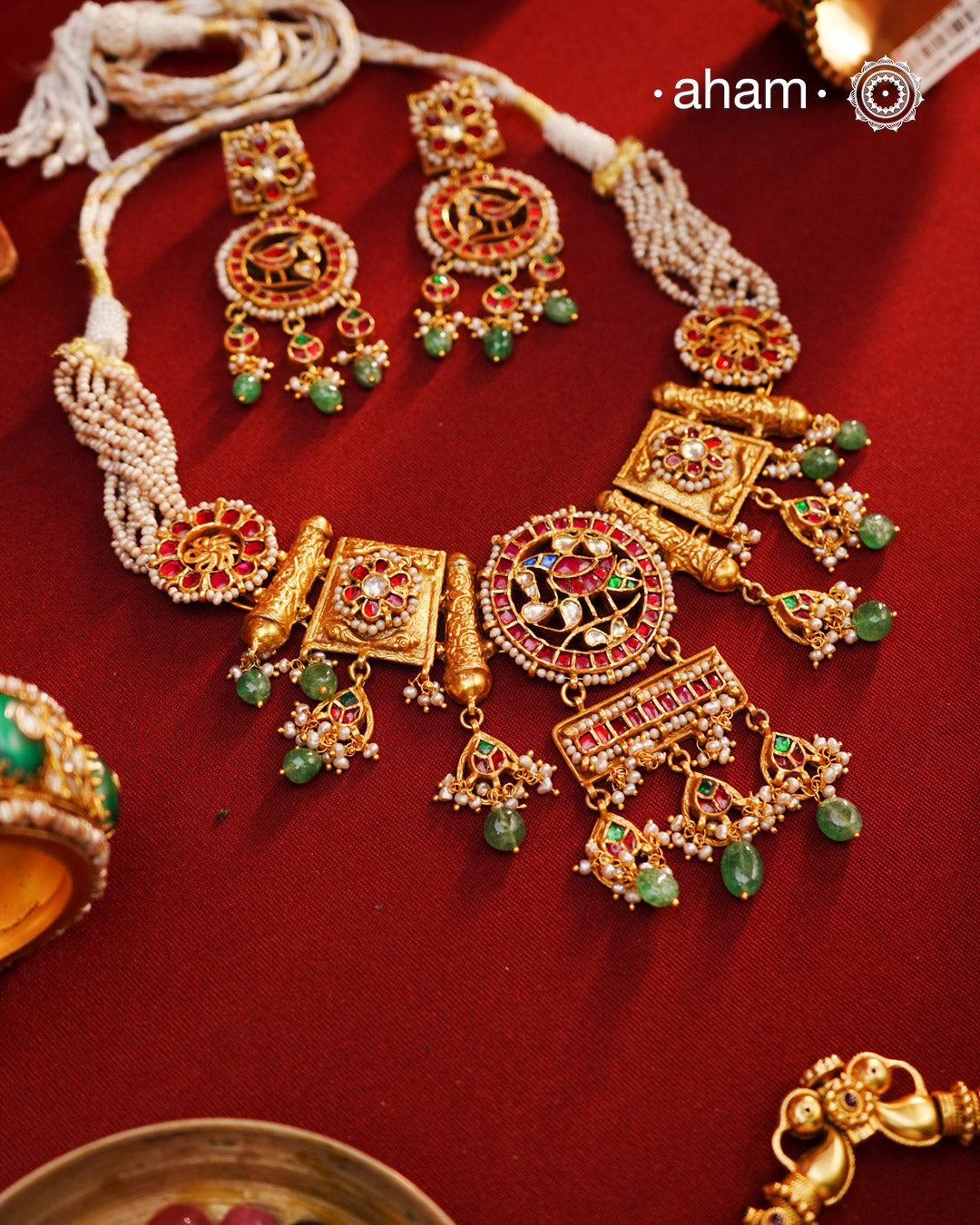 Exquisitely elegant, the heritage collection features traditional motifs and intricate kundan jadau work on gold-plated 92.5 silver jewellery, a reflection of the rich culture of India. This collection is perfect for brides and bridesmaids.