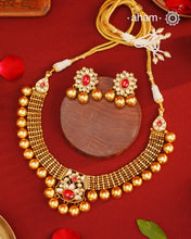 Exquisitely elegant, the heritage collection features traditional motifs and intricate kundan jadau work on gold-plated 92.5 silver jewellery, a reflection of the rich culture of India. This collection is perfect for brides and bridesmaids.