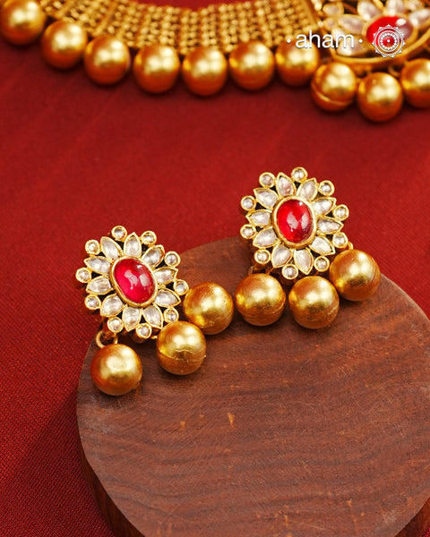 Exquisitely elegant, the heritage collection features traditional motifs and intricate kundan jadau work on gold-plated 92.5 silver jewellery, a reflection of the rich culture of India. This collection is perfect for brides and bridesmaids.