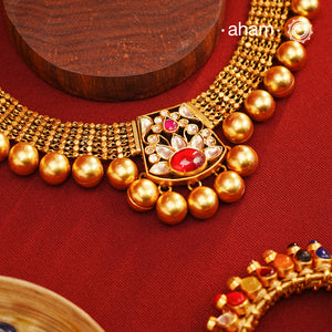 Exquisitely elegant, the heritage collection features traditional motifs and intricate kundan jadau work on gold-plated 92.5 silver jewellery, a reflection of the rich culture of India. This collection is perfect for brides and bridesmaids.