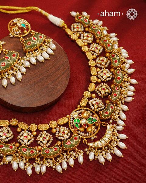 Exquisitely elegant, the heritage collection features traditional motifs and intricate kundan jadau work on gold-plated silver jewellery, a reflection of the rich culture of India. This collection is perfect for brides and bridesmaids.