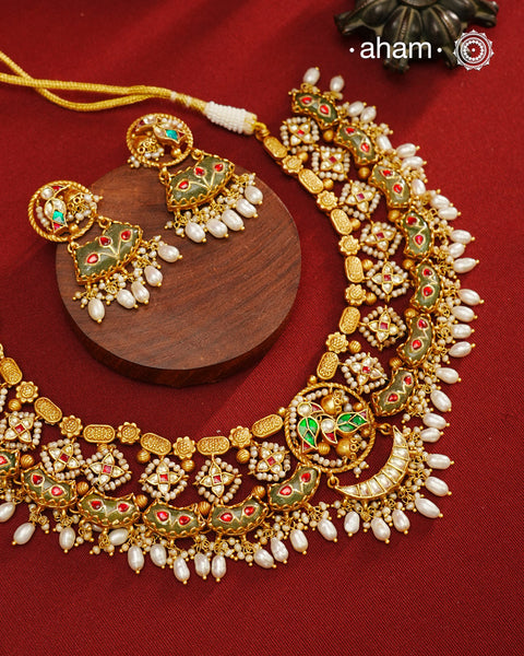 Exquisitely elegant, the heritage collection features traditional motifs and intricate kundan jadau work on gold-plated silver jewellery, a reflection of the rich culture of India. This collection is perfect for brides and bridesmaids.