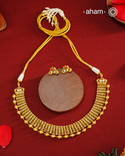 Exquisitely elegant, the heritage collection features traditional motifs and intricate workmanship on gold-plated silver jewellery, a reflection of the rich culture of India. This collection is perfect for brides and bridesmaids.