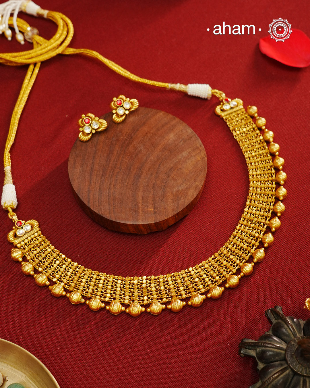 Exquisitely elegant, the heritage collection features traditional motifs and intricate workmanship on gold-plated silver jewellery, a reflection of the rich culture of India. This collection is perfect for brides and bridesmaids.
