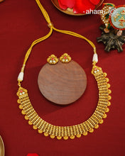 Exquisitely elegant, the heritage collection features traditional motifs and intricate workmanship on gold-plated silver jewellery, a reflection of the rich culture of India. This collection is perfect for brides and bridesmaids.