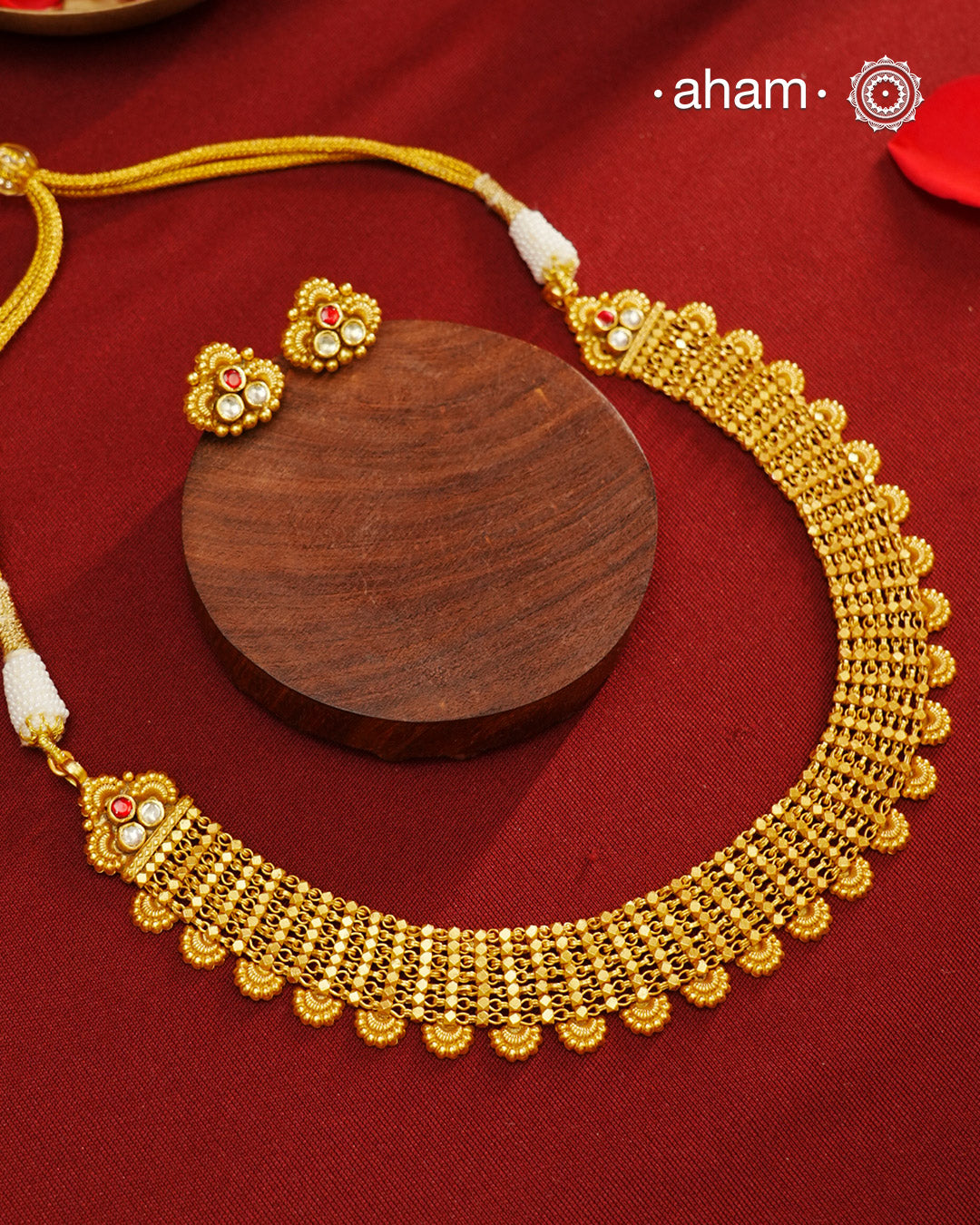 Exquisitely elegant, the heritage collection features traditional motifs and intricate workmanship on gold-plated silver jewellery, a reflection of the rich culture of India. This collection is perfect for brides and bridesmaids.