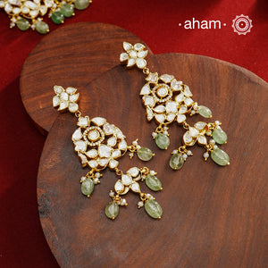 Experience the brilliance of the Moissanite Gold Polish Silver Neckpiece & Earrings Set, expertly crafted in 92.5% silver with a refined gold polish. This set features moissanite stones that closely mimic the sparkle of real diamonds, elegantly strung on green beads for a sophisticated look. Perfect for adding timeless elegance to any ensemble, it combines classic design with exquisite craftsmanship.
