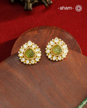 Experience the brilliance of the Moissanite Gold Polish Silver Neckpiece &amp; Earrings Set, expertly crafted in 92.5% silver with a refined gold polish. This set features moissanite stones that closely mimic the sparkle of real diamonds, elegantly strung on green beads for a sophisticated look. Perfect for adding timeless elegance to any ensemble, it combines classic design with exquisite craftsmanship.