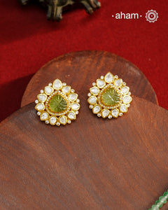 Experience the brilliance of the Moissanite Gold Polish Silver Neckpiece &amp; Earrings Set, expertly crafted in 92.5% silver with a refined gold polish. This set features moissanite stones that closely mimic the sparkle of real diamonds, elegantly strung on green beads for a sophisticated look. Perfect for adding timeless elegance to any ensemble, it combines classic design with exquisite craftsmanship.