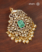 Crafted in 92.5 sterling silver with an elegant gold polish finish, this pendant and earring set features sparkling moissanite stones surrounding a lustrous green centre stone. Timeless yet striking, it is designed to add effortless sophistication to special occasions.