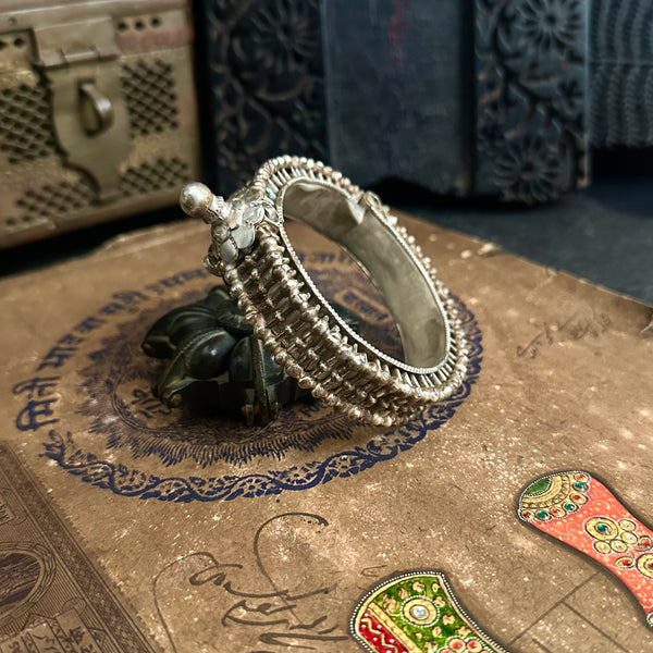 Vintage silver kada with intricate work, handcrafted by skilful artisans. Beautiful piece from a bygone era, that brings back memories and stories of that time.
The price is for one piece only.

