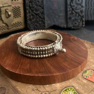 Vintage silver kada with intricate work, handcrafted by skilful artisans. Beautiful piece from a bygone era, that brings back memories and stories of that time.
The price is for one piece only.

