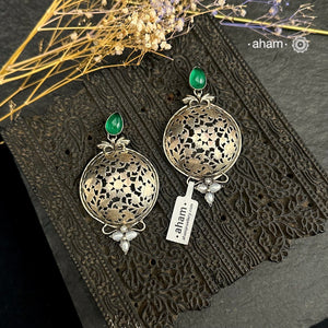 Beautiful cut work earrings with pearl and green stone highlight crafted in 92.5 silver
Light weight yet a statement piece.&nbsp;