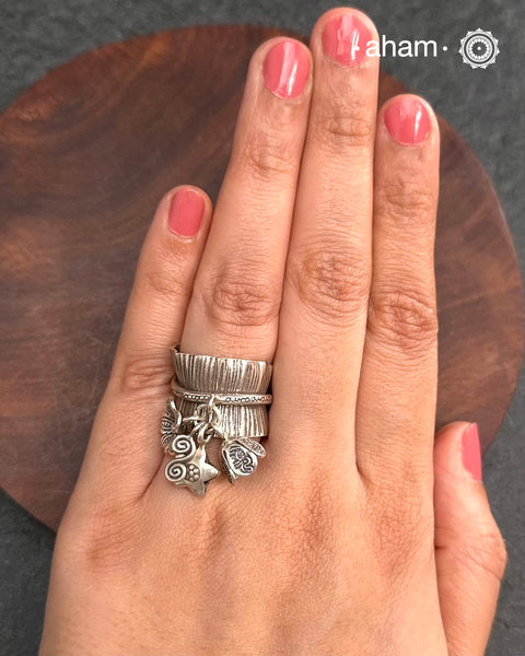 Adjustable Ring in 92.5 sterling silver with different charms. Perfect piece to add a playful touch to your look.