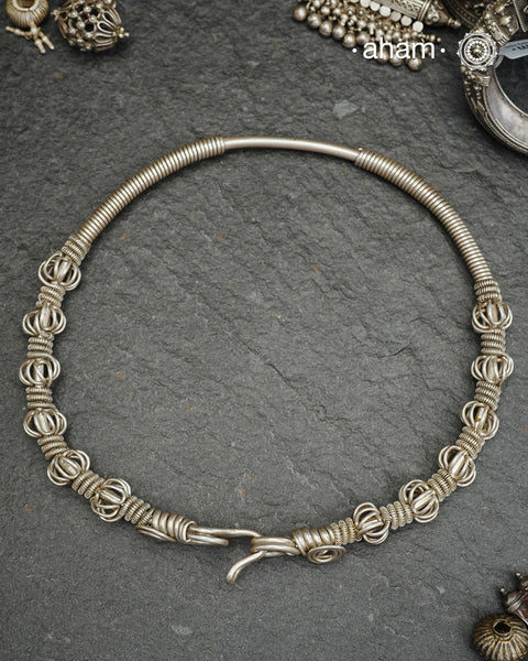 Vintage tribal silver hasli with Twist wire work. Opens in the front.