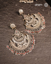 These Statement Silver Chandbali Earrings feature a bold, large design that commands attention. Expertly crafted in silver, they combine traditional crescent shapes with a contemporary edge, making them ideal for elevating your look with a sophisticated yet striking accessory. Perfect for those who value both craftsmanship and standout style.
