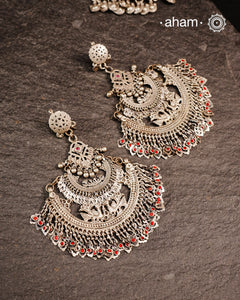 These Statement Silver Chandbali Earrings feature a bold, large design that commands attention. Expertly crafted in silver, they combine traditional crescent shapes with a contemporary edge, making them ideal for elevating your look with a sophisticated yet striking accessory. Perfect for those who value both craftsmanship and standout style.
