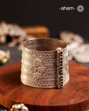 Statement vintage silver kada with intricate rawa and stamp work, handcrafted by skilful artisans. Beautiful piece from a bygone era, that bring back memories and stories of that time.The price is for one piece only.