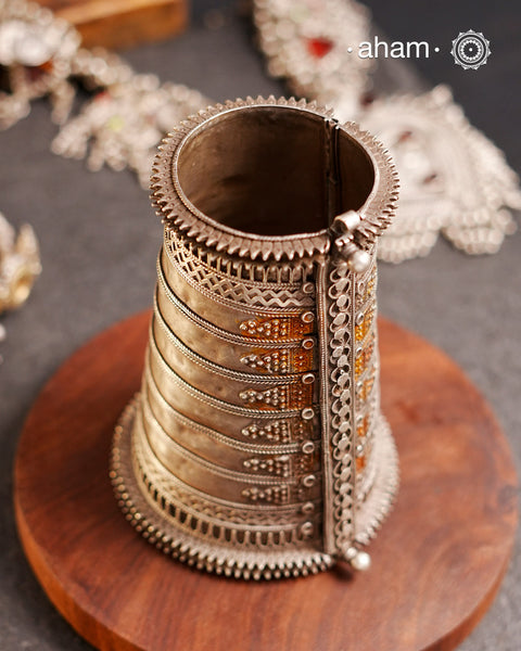 Handcrafted vintage silver long kada.Beautiful piece from a bygone era, that bring back memories and stories of that time.