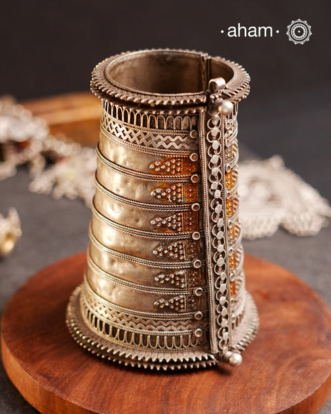 Handcrafted vintage silver long kada.Beautiful piece from a bygone era, that bring back memories and stories of that time.