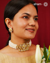 Embrace the allure of timeless elegance with Aham Jewellery’s latest Mother of Pearl collection, a radiant choice for festive celebrations and weddings. Each piece is crafted in 92.5 silver and adorned with a luxurious gold polish, capturing the iridescent beauty of mother of pearl.