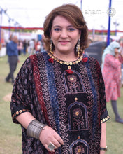 Vintage silver kada with intricate work, handcrafted by skilful artisans. Beautiful piece from a bygone era, that bring back memories and stories of that time. We recomend to wear a small kada in the front to be able to keep the piece in place.