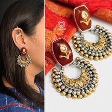 Everyone loves a classic chandbali. Intricately designed earrings with dual tones of gold and silver with a stone highlight, these are a perfect addition to your wardrobe.  