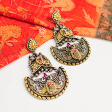 Beautiful dual tone earrings with fine Kolhapuri Nakshi work and kundan embellishments on top. crafted in 92.5 sterling silver. 