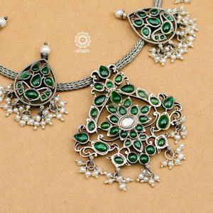 Make a sophisticated style statement this festive season in this Nrityam neckpiece. Handcrafted in 92.5 sterling silver using traditional artistry with green Kemp stone setting. Perfect for intimate weddings and upcoming festive celebrations. 