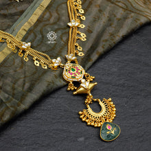Make a sophisticated style statement with this elegant silver neckpiece. Necklace crafted using traditional techniques with dainty gold polish chain including kundan work floral motifs, tribal amulet and green semi precious stone drop. Perfect for intimate weddings and upcoming festive celebrations.