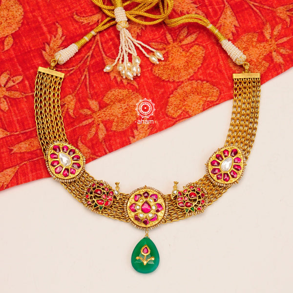 Make a sophisticated style statement with this gold polish festive neckpiece. Perfect for intimate weddings and upcoming festive celebrations.  