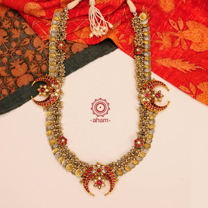 Make a sophisticated style statement with this elegant traditional Kasumala neckpiece. Handcrafted using traditional Kundan Jadua techniques in 92.5 sterling silver with crescent motif and cultured pearls. Perfect for intimate weddings and upcoming festive celebrations.