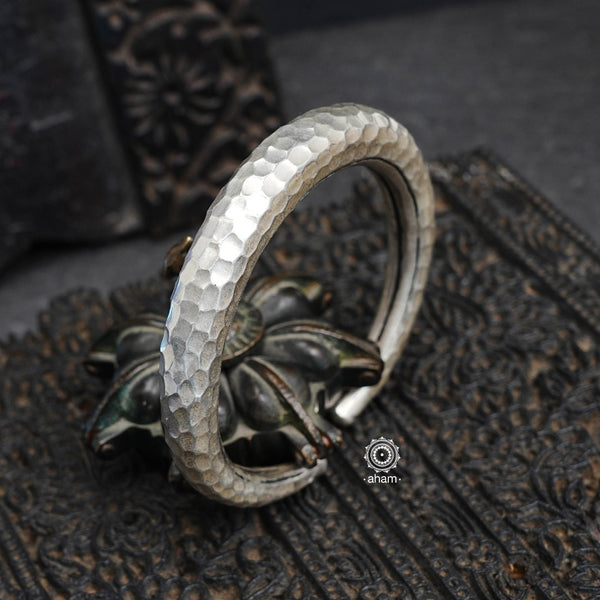 Twist and wear silver hand beaten texture kada crafted in 92.5 sterling silver. Statement pieces which are a must have in every jewellery lovers collection.  The price is for one piece  only. 