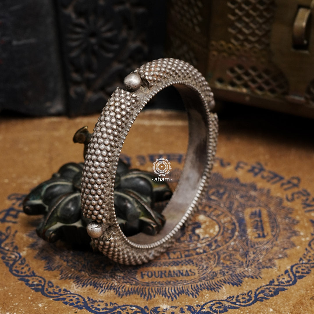 Vintage silver bangle with intricate work, handcrafted by skilful artisans. Beautiful piece from a bygone era, that bring back memories and stories of that time. 