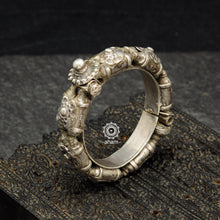 Vintage silver kada with intricate floral work, handcrafted by skilful artisans. Beautiful piece from a bygone era, that bring back memories and stories of that time. 