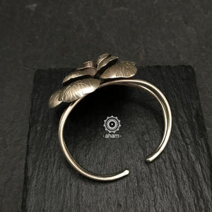 Statement adjustable flower handcuff, handcrafted in 92.5 sterling silver. Sometimes all you need is one piece of accessory to make you feel elegant from Dawn to Dusk.