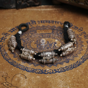 Vintage silver pauchi with intricate work, handcrafted by skilful artisans. Beautiful kada from a bygone era, that bring back memories and stories of that time. Please note we have not changed the threading of this vintage pauchi. 