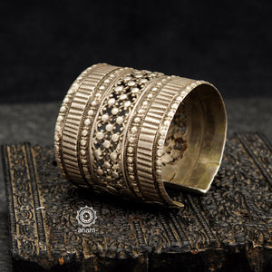 Handcrafted Vintage silver kada with intricate work, handcrafted by skilful artisans. Beautiful Turkmen piece that will never go out of style, a must have in every silver lovers collection.