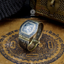 Vintage silver kada with intricate meena work, handcrafted by skilful artisans. Beautiful piece from a bygone area, that bring back memories and stories of that time. 