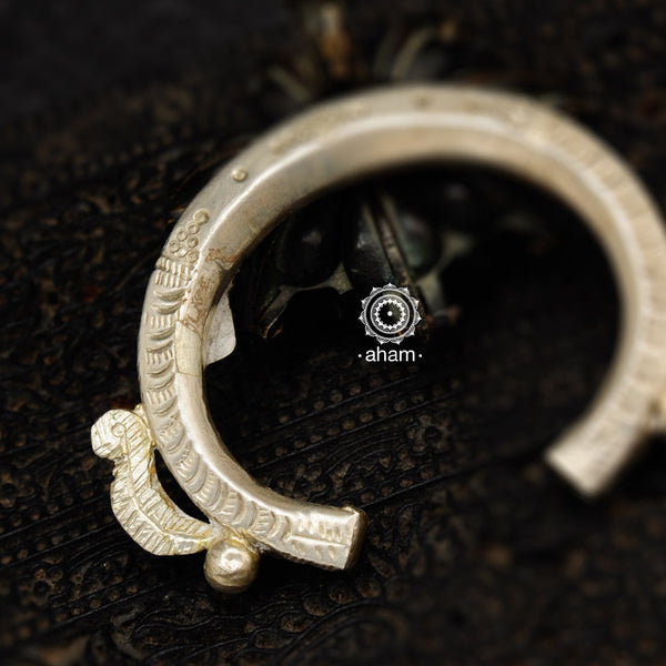 Vintage tribal silver kada with intricate patterns, handcrafted by skilful artisans. Beautiful piece from a bygone era, that bring back memories and stories of that time. 