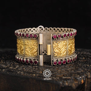Beautiful two tone kada with floral motifs and maroon stone highlights The price is for one piece kada only.