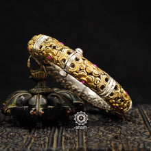 Noori two tone hand kada handcrafted in 92.5 sterling silver with intricate floral Chitai carving work. The beauty of two tone jewellery pieces is that they are so versatile, they can be clubbed and styled with so many outfits, including your Indian and Western wear.