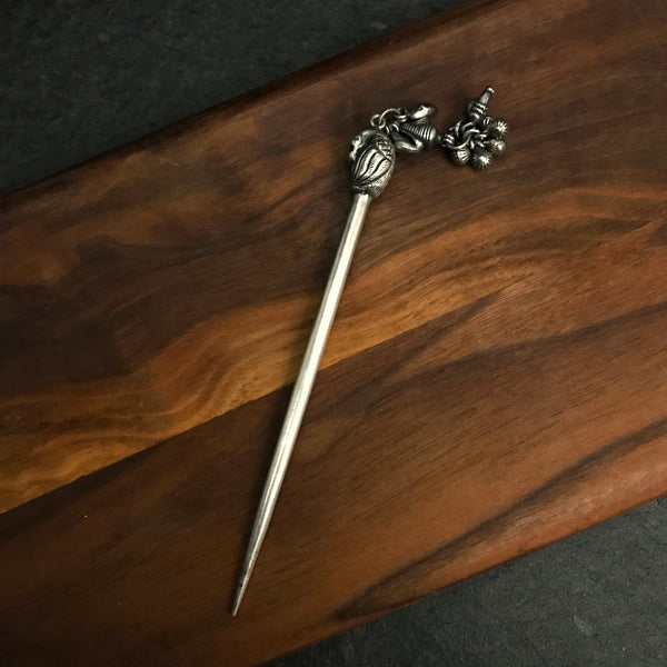 Bun / Juda Pin in silver. Tie your hair up in this beautiful ethnic silver pin.