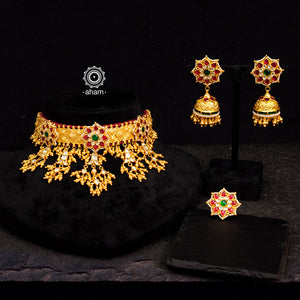 Beautiful floral choker, jhumka and ring set with gold polish and red kundan work. Handcrafted using traditional kundan jadua techniques in 92.5 sterling silver with dangling ghungroos. The ring is adjustable and has a flower motif with embellished cultured pearls. Perfect for intimate weddings and upcoming festive celebrations.