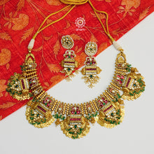 Exquisitely elegant, the heritage collection features traditional motifs and intricate kundan jadau work on gold-plated silver jewellery, a reflection of the rich culture of India. This collection is perfect for brides and bridesmaids.