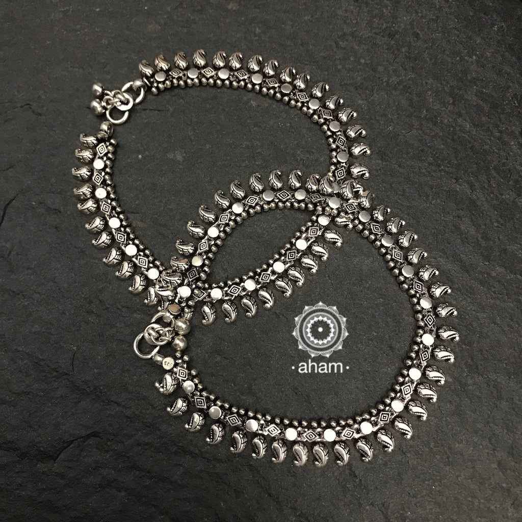 Make an elegant statement in these anklets crafted in 92.5 sterling silver with traditional artistry. Pair it with your slip skirt or maxi, juttis, and a potli bag to enhance your look