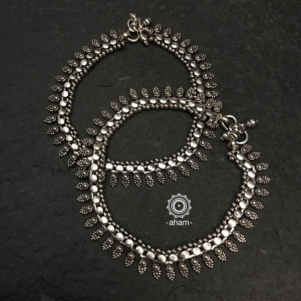 Make an elegant statement in these anklets crafted in 92.5 sterling silver with traditional artistry. Pair it with a embroidered kurti, closed shoes, and a potli bag to enhance your look