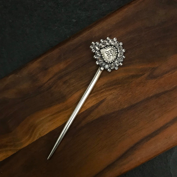 Bun / Juda Pin in silver with beautiful zircon setting drop. Tie your hair up in this beautiful ethnic silver pin.